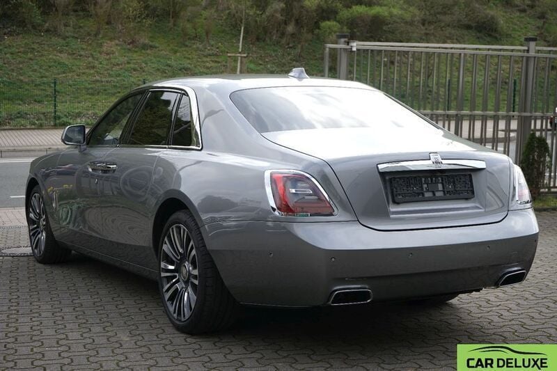Gebraucht Rolls Royce Ghost 571 PS (419 kW) 2021 Jubileesilver metallic Limousine