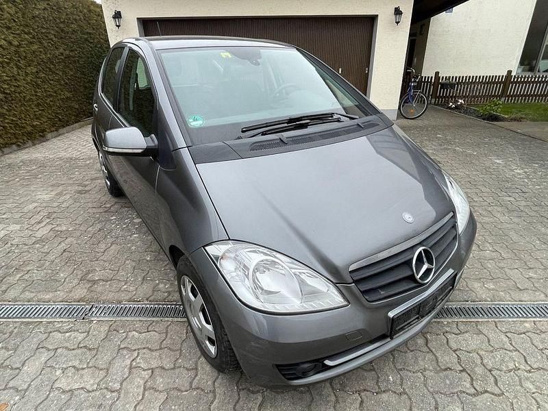 Gebraucht Mercedes A160 95 PS (69 kW) 2012 Grau Limousine