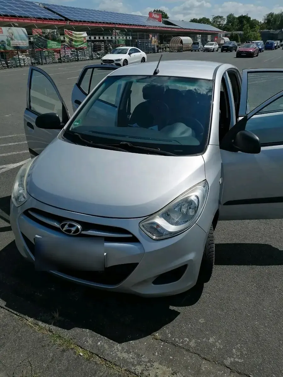 Gebraucht Hyundai i10 69 PS (50 kW) 2012 Silber Kleinwagen
