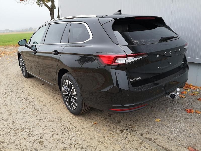 Neu Skoda Superb Selection 360 PS (264 kW) 2025 Ebonyschwarz metallic
