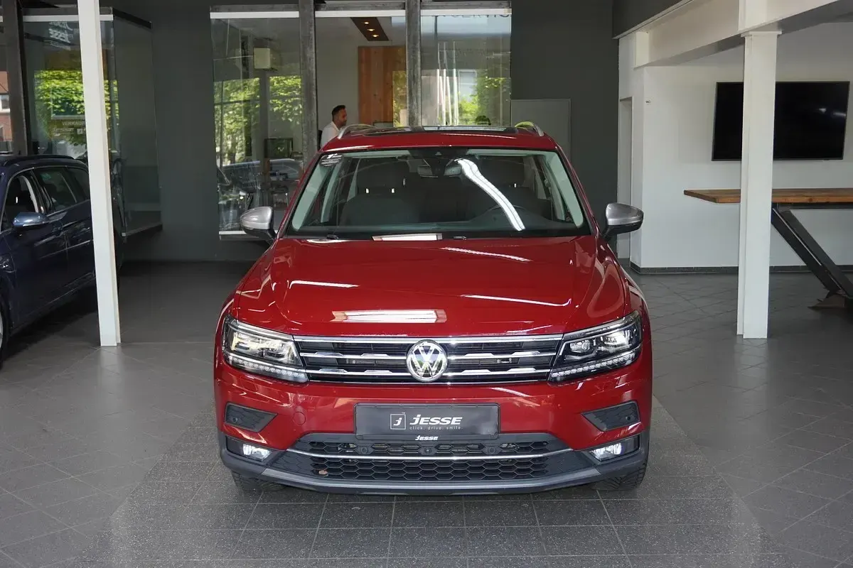 Gebraucht VW Tiguan Allspace Highline 150 PS (110 kW) 2020 Rot metallic SUV