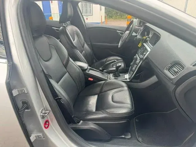 Gebraucht Volvo V40 Ocean Race 120 PS (88 kW) 2016 Silber Limousine