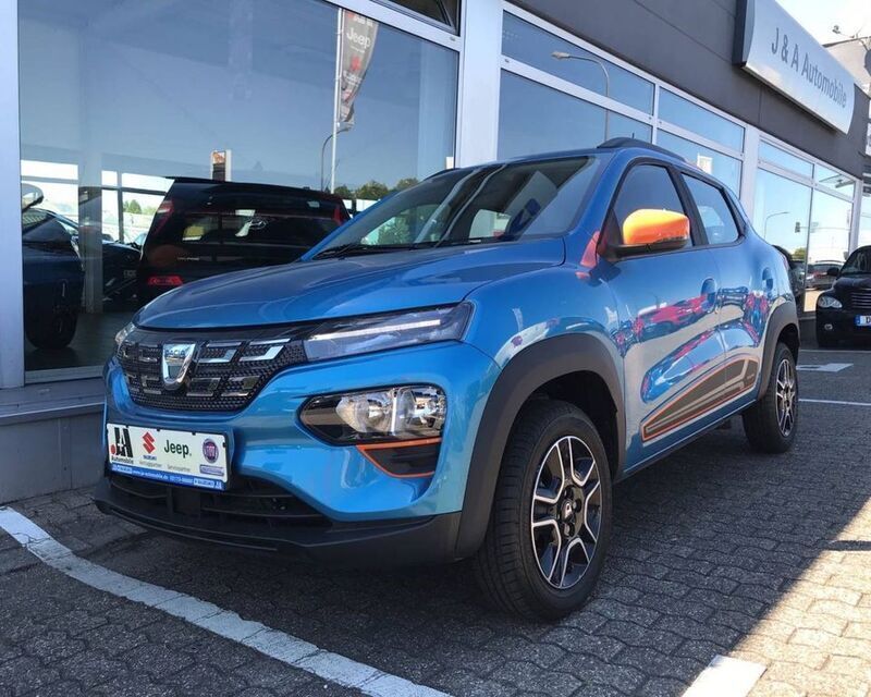 Morgenbrisenblau (metallic) Gebraucht 2022 Dacia Spring Comfort Plus Kleinwagen | 12.490 € (Fairer Preis) - Bild 1/4