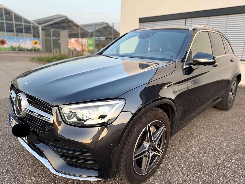 Schwarz Gebraucht 2019 Mercedes GLC220 AMG line Plus SUV | 39.900 € (Teuer) - Bild 1/4