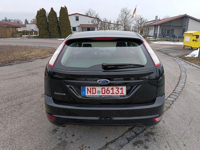 Gebraucht Ford Focus 101 PS (74 kW) 2010 Schwarz Limousine