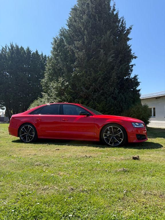 Rot Gebraucht 2017 Audi S8 plus Sport Limousine | 44.990 € (Superpreis) - Bild 1/4