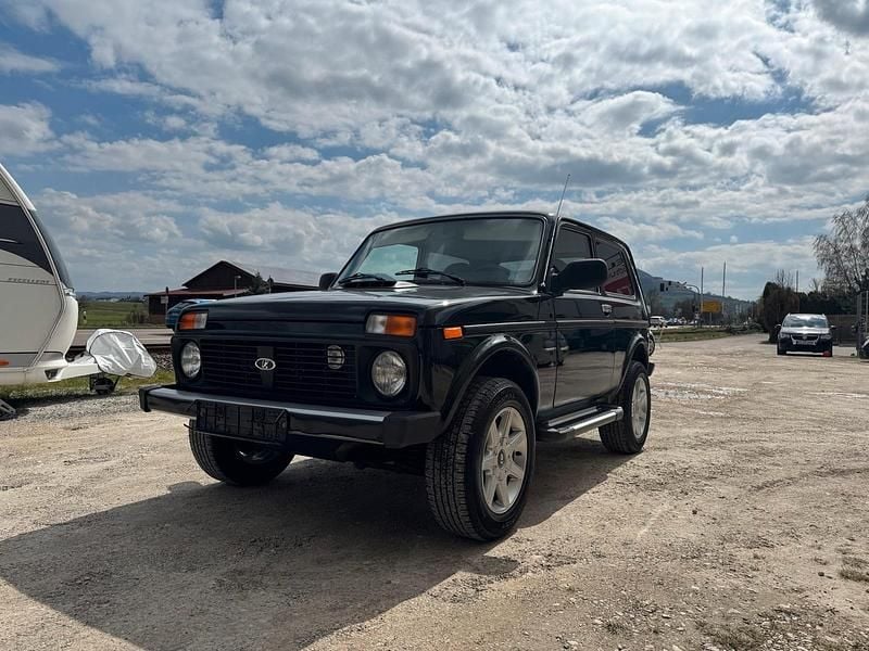 Second-hand Lada niva 83 CP (61 kW) 2012 Verde SUV