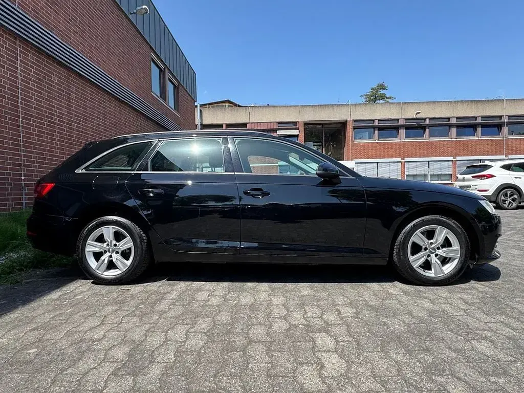 Gebraucht Audi A4 Basis 150 PS (110 kW) 2017 Schwarz Kombi