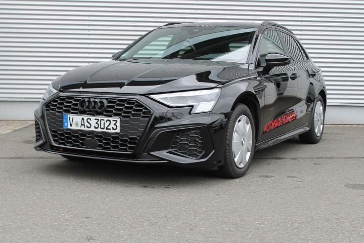 Second-hand Audi A3 S-Line 150 CP (110 kW) 2023 Negru Berlinǎ
