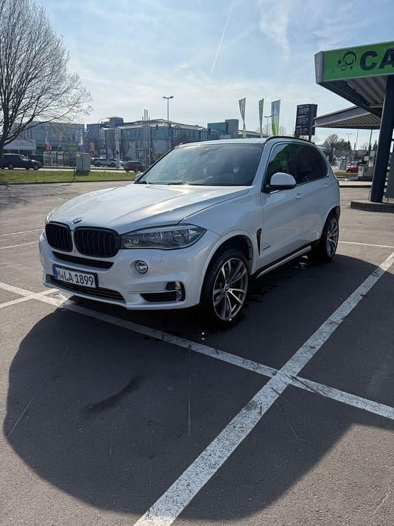 Weiß Gebraucht 2013 BMW X5 Sport Line SUV | 25.500 € (Fairer Preis) - Bild 1/4