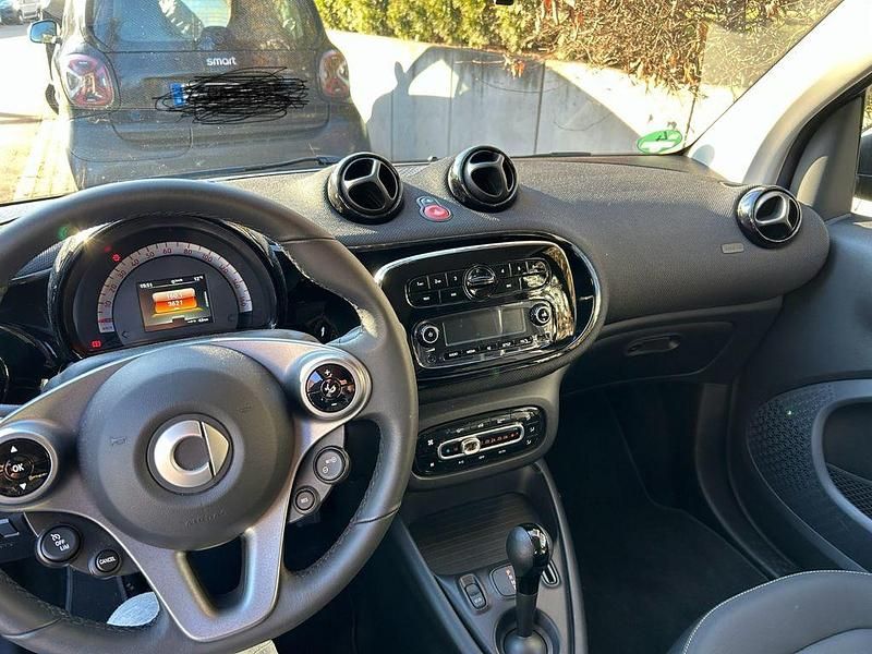 Schwarz Gebraucht 2023 Smart ForTwo Electric Drive Coupé | 12.500 € (Fairer Preis) - Bild 1/4