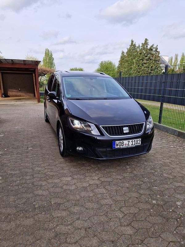 Schwarz Gebraucht 2011 Seat Alhambra Van / Kleinbus | 9.999 € (Fairer Preis) - Bild 1/4