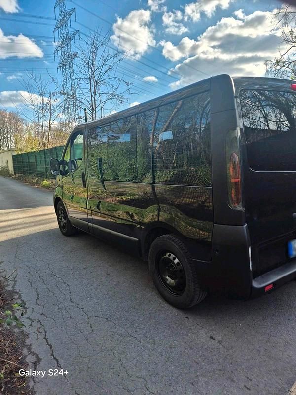 Gebraucht Opel Vivaro 100 PS (73 kW) 2004 Schwarz Van / Kleinbus