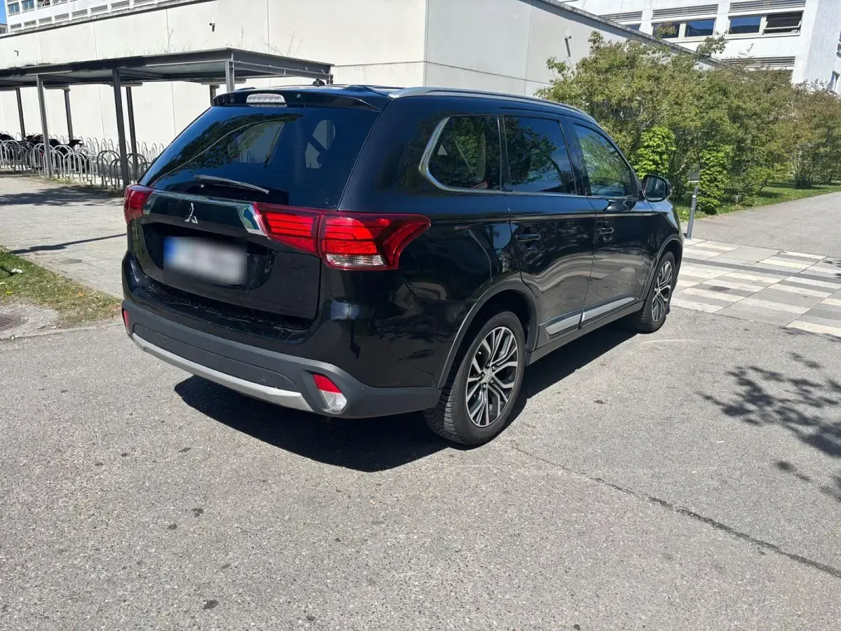 Gebraucht Mitsubishi Outlander 150 PS (110 kW) 2015 Schwarz SUV