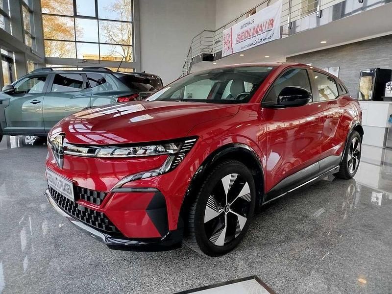 Feuerrot Gebraucht 2022 Renault Mégane Equilibre Limousine | 19.480 € (Superpreis) - Bild 1/4