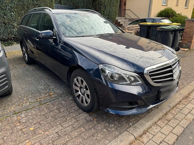 Blau Gebraucht 2014 Mercedes E220 Kombi | 9.200 € (Guter Preis) - Bild 1/4