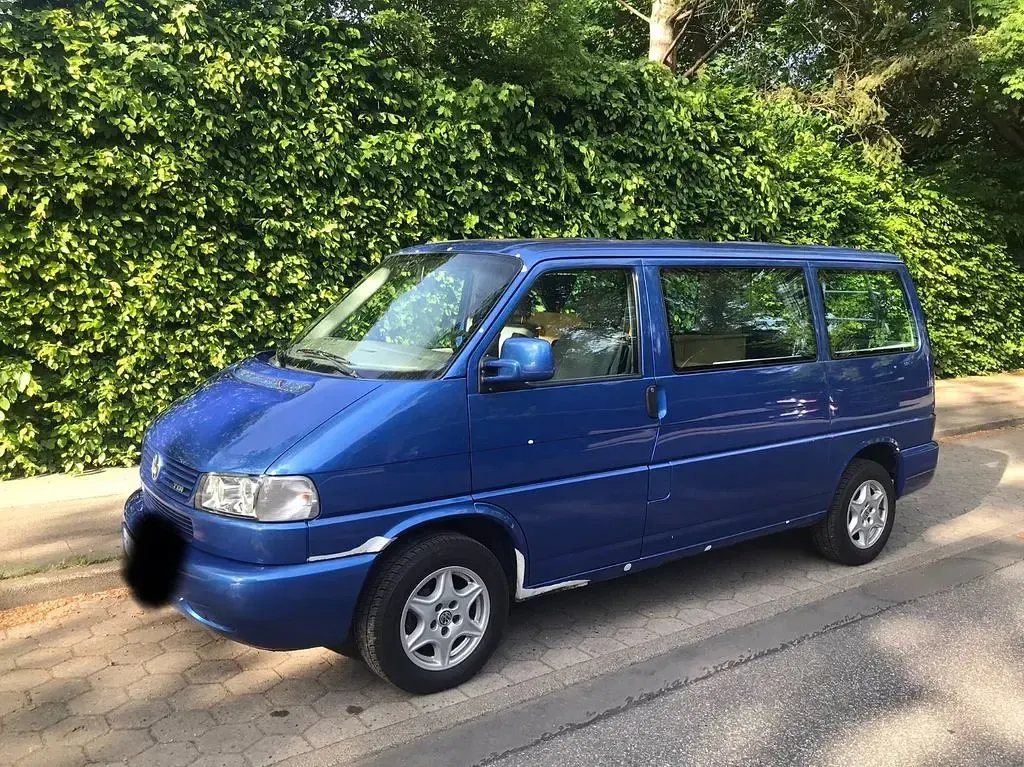 Second-hand VW Caravelle 102 CP (75 kW) 1999 Albastru Van