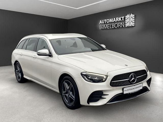 Weiß Gebraucht 2022 Mercedes E300 AMG Kombi | 37.890 € (Guter Preis) - Bild 1/4