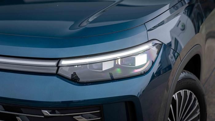 Neu VW Tayron Elegance 193 PS (141 kW) 2025 Blau, nightshade blue metallic (v2) SUV