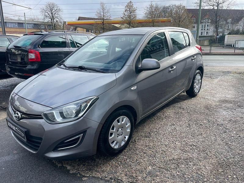 Gebraucht Hyundai i20 Classic 86 PS (63 kW) 2012 Grau Kleinwagen
