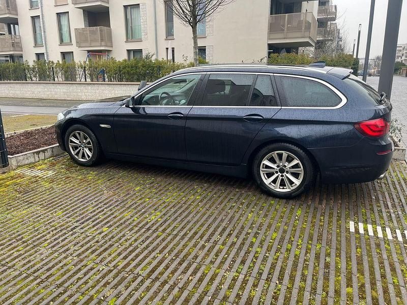 Gebraucht BMW 520 184 PS (135 kW) 2011 Schwarz Kombi