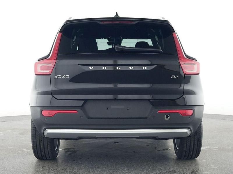 Gebraucht Volvo XC40 Core 163 PS (119 kW) 2025 Schwarz SUV