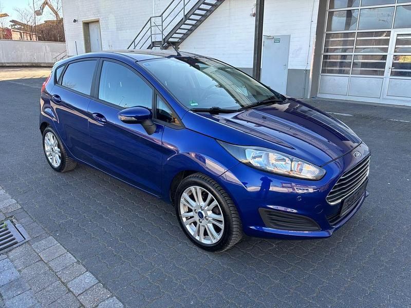 Gebraucht Ford Fiesta Titanium 101 PS (74 kW) 2014 Blau Kleinwagen
