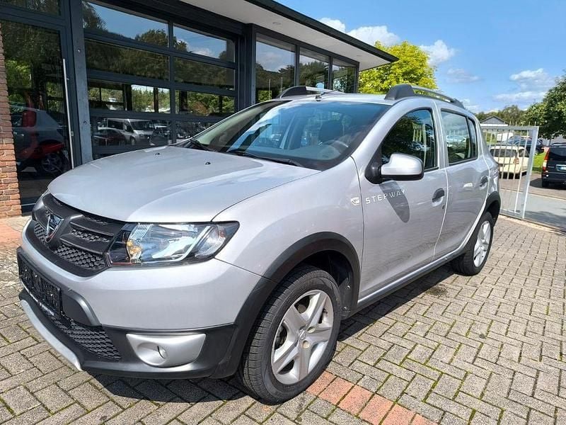 Silber Gebraucht 2016 Dacia Sandero Prestige Kleinwagen | 8.700 € (Etwas zu teuer) - Bild 1/4