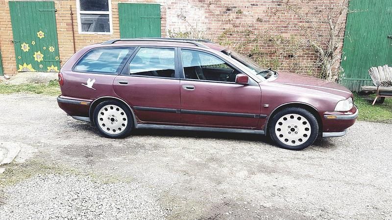 Gebraucht Volvo V40 116 PS (85 kW) 1998 Rot Kombi