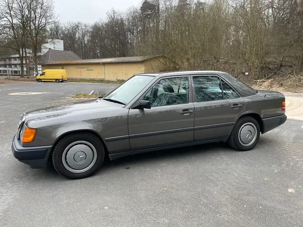 Gebraucht Mercedes E260 160 PS (117 kW) 1989 Limousine