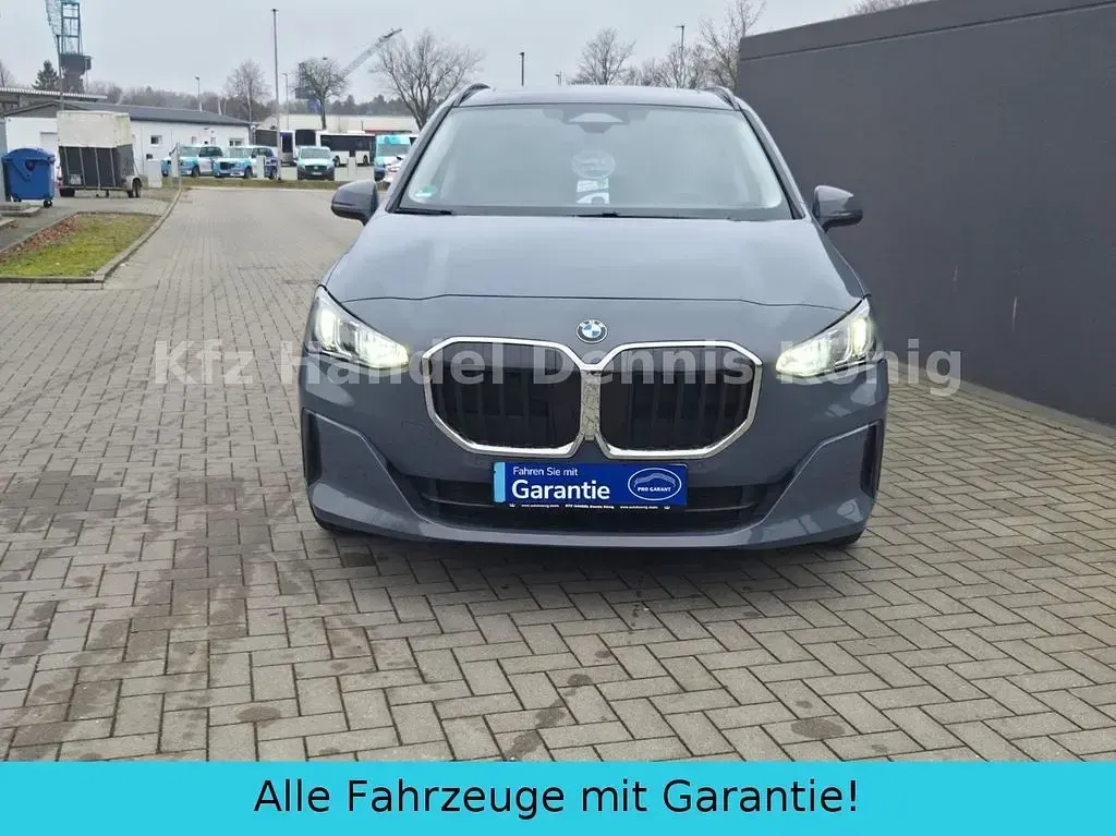 Gebraucht BMW 220 Active Tourer 170 PS (125 kW) 2025 Grau Van / Kleinbus