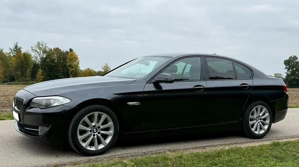 Käytetty BMW 525 Shadowline 204 HP (150 kW) 2010 Musta Sedan
