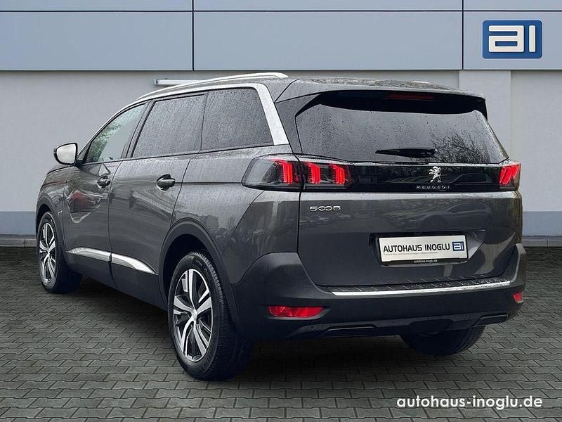 Gebraucht Peugeot 5008 Allure 131 PS (96 kW) 2024 Grau SUV