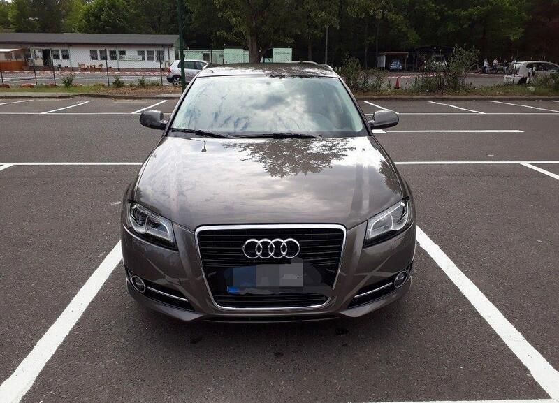 Grau Gebraucht 2012 Audi A3 Sportback Ambiente Kombi | 9.950 € (Etwas zu teuer) - Bild 1/4