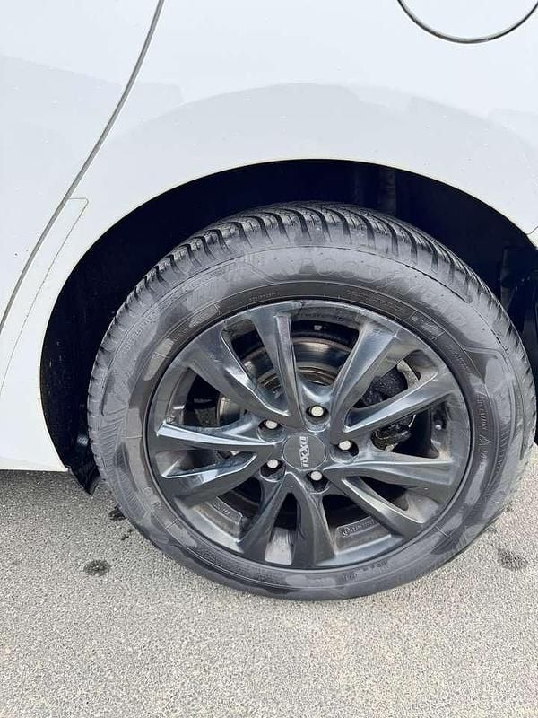 Gebraucht Toyota Auris Life 132 PS (97 kW) 2014 Weiß Kleinwagen