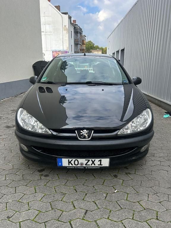 Schwarz Gebraucht 2004 Peugeot 206 Filou Limousine | 2.000 € (Fairer Preis) - Bild 1/4