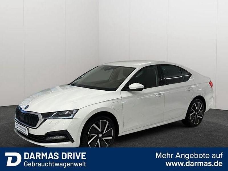 Weiss Gebraucht 2022 Skoda Octavia Ambition Limousine | 21.490 € (Superpreis) - Bild 1/4