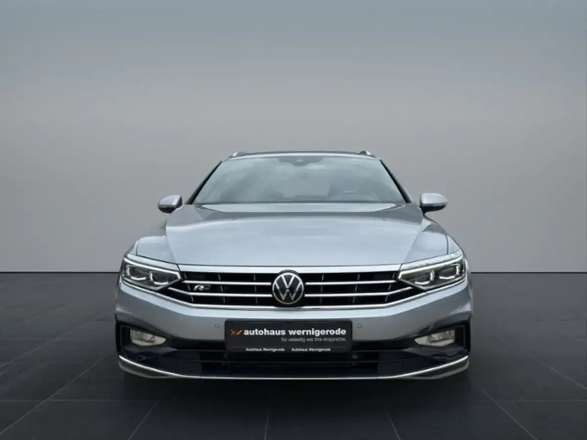 Usata VW Passat Elegance 200 CV (147 kW) 2024 Argento Station wagon