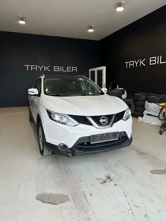 Gebraucht Nissan Qashqai Tekna 131 PS (96 kW) 2017 Weiß SUV