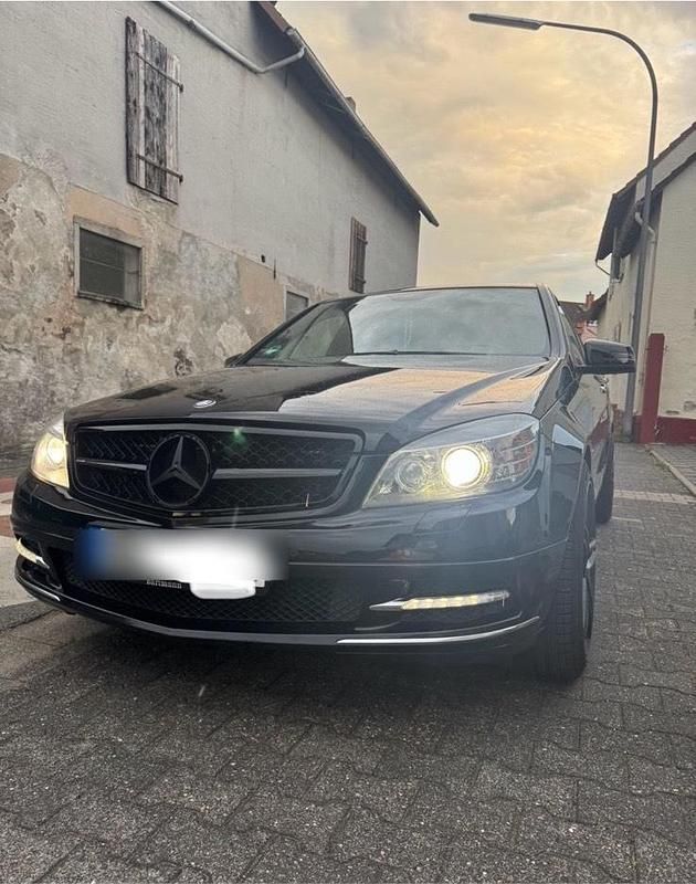 Gebraucht Mercedes C180 156 PS (114 kW) 2010 Schwarz Limousine