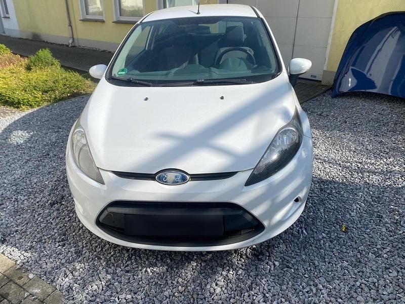 Gebraucht Ford Fiesta 75 PS (55 kW) 2009 Weiß Kleinwagen