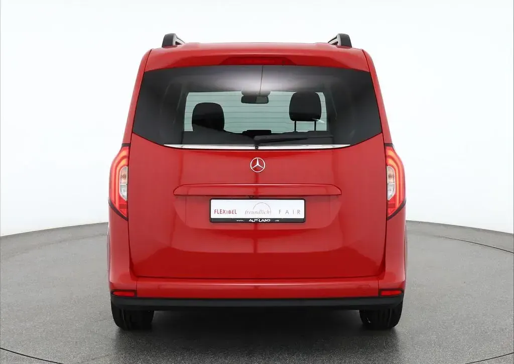 Gebraucht Mercedes T180 Progressive 116 PS (85 kW) 2023 Rot Van / Kleinbus