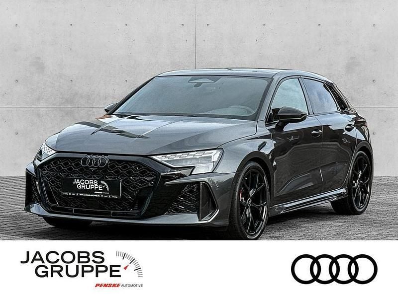 Grau Neu 2025 Audi RS3 Sportback Sport Kleinwagen | 82.880 € - Bild 1/4