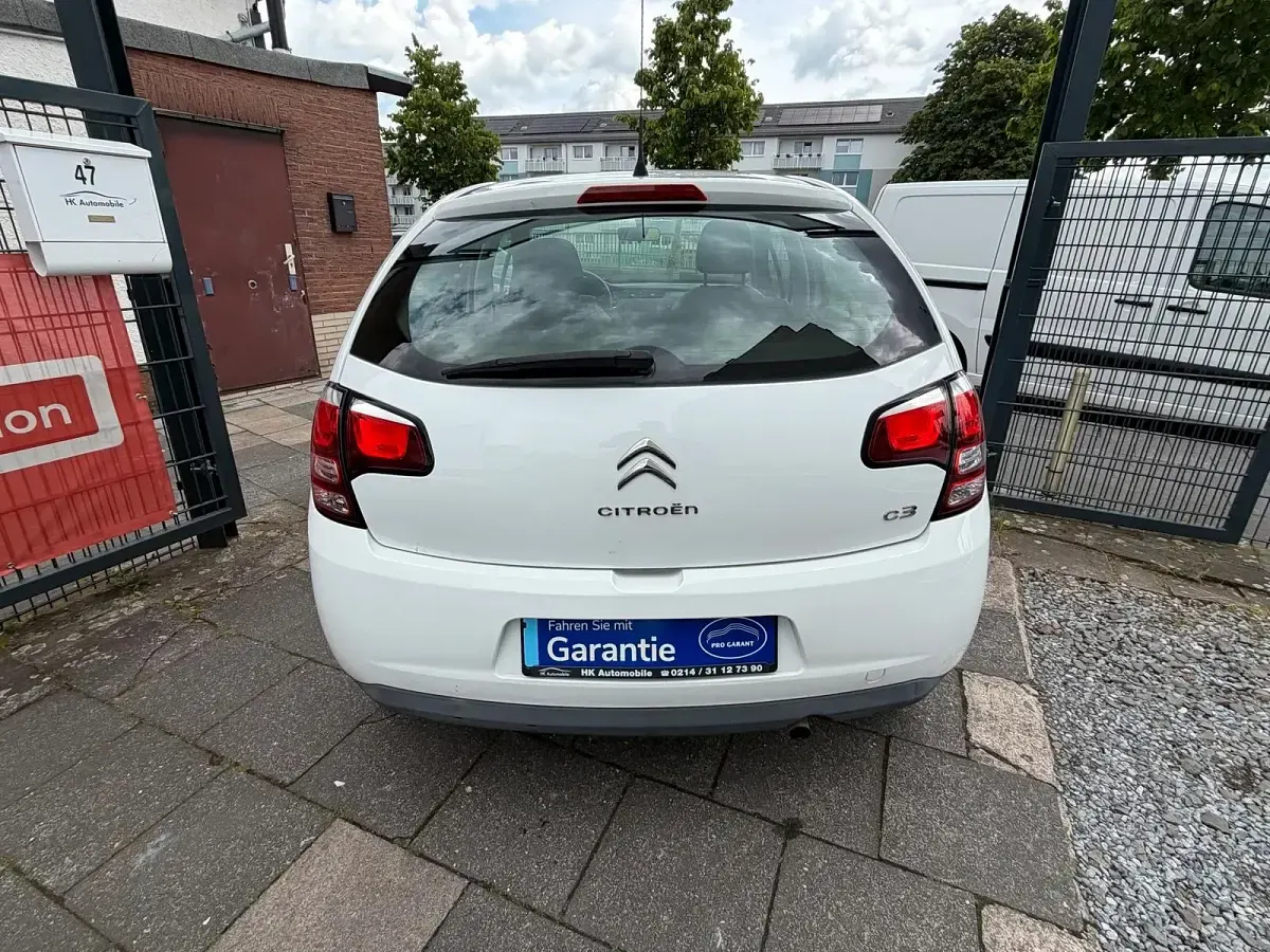 Usado Citroën C3 Attraction 68 CV (50 kW) 2013 Blanco Utilitario