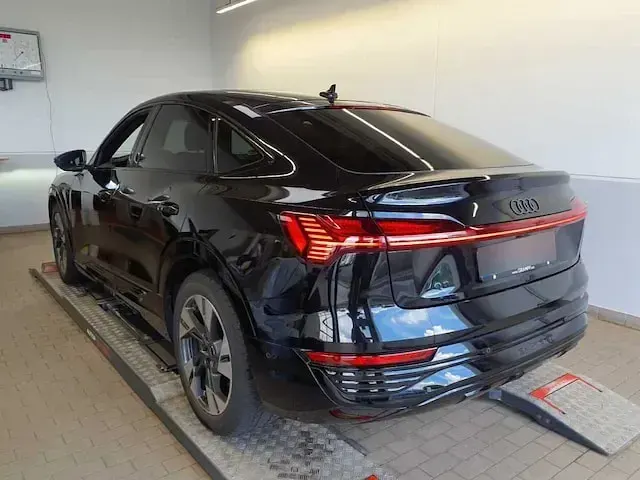 Gebraucht Audi Q8 Sportback e-tron Advanced Plus 250 kW (340 PS) 2024 Mythosschwarz metallic SUV