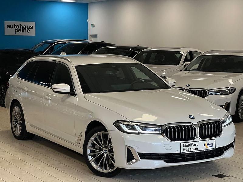 Weiß Gebraucht 2021 BMW 530 Performance Limousine | 34.999 € (Fairer Preis) - Bild 1/4