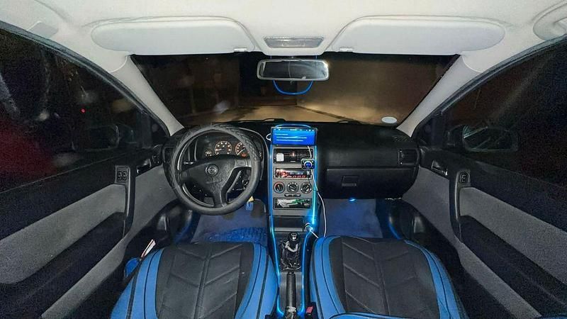 Gebraucht Opel Astra 101 PS (74 kW) 2001 Silber Limousine