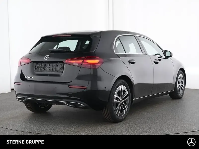 Gebraucht Mercedes A200 Advanced 150 PS (110 kW) 2025 Lack kosmosschwarz Limousine