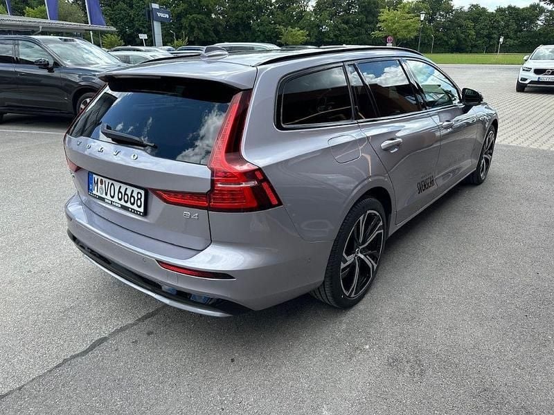 Gebraucht Volvo V60 Plus 197 PS (144 kW) 2025 Silber Kombi