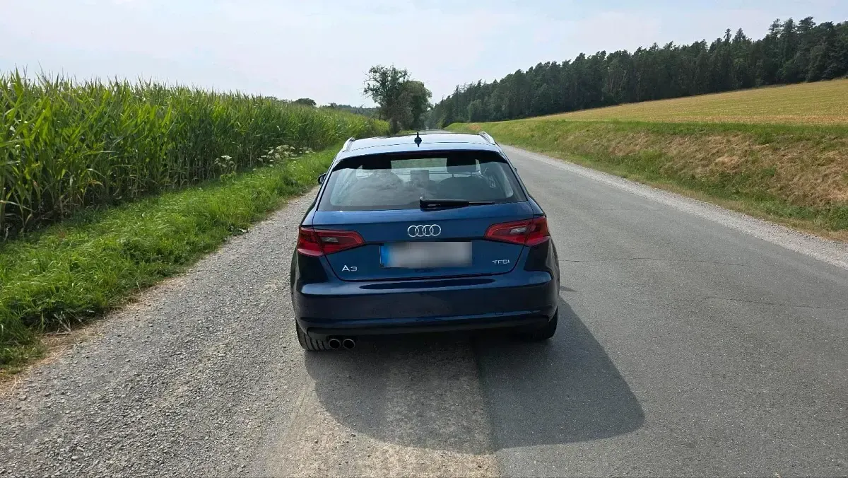 Gebraucht Audi A3 Comfort 140 PS (102 kW) 2014 Blau Limousine
